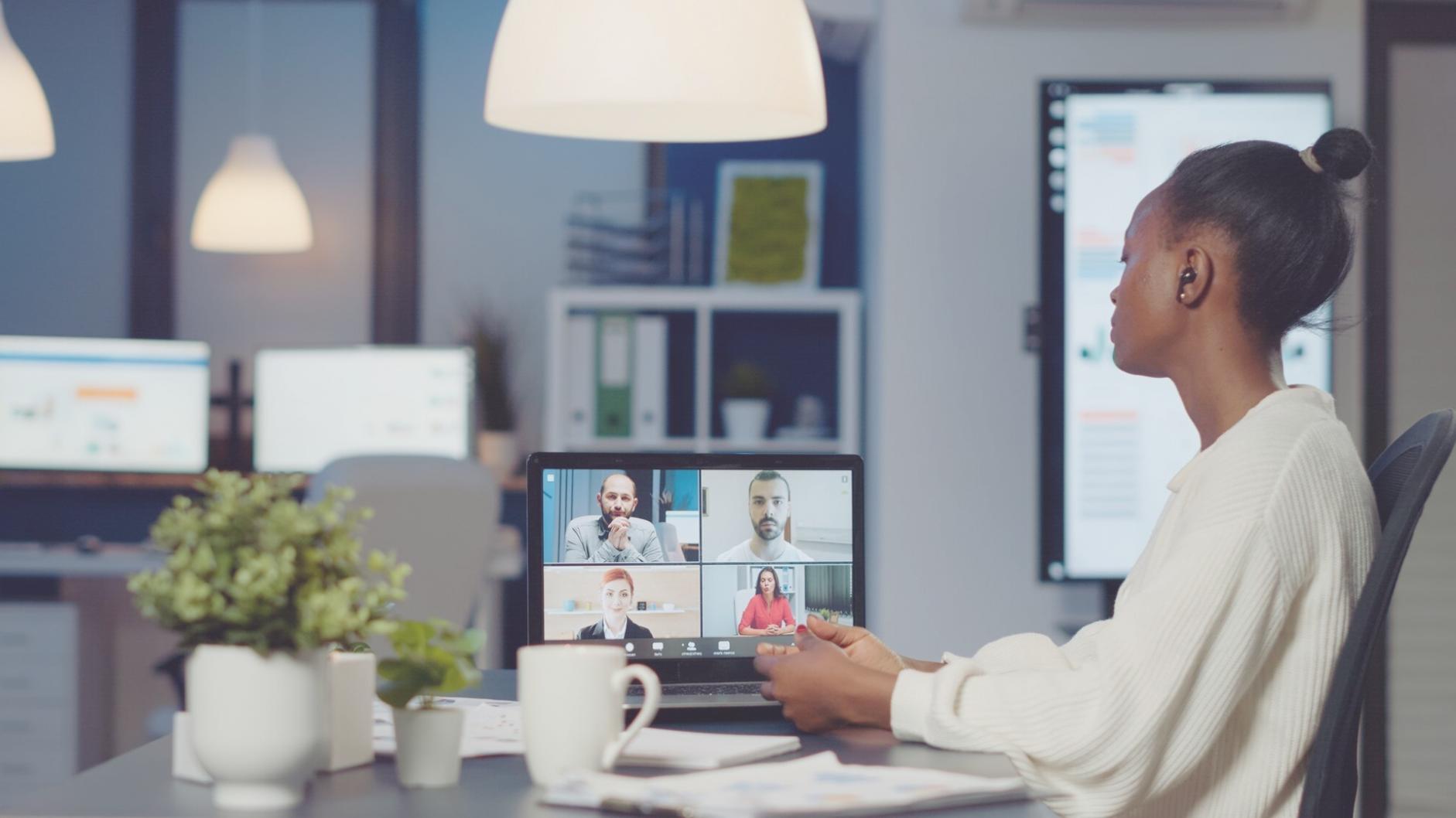Groupe de travail collaboratif analysant des données financières